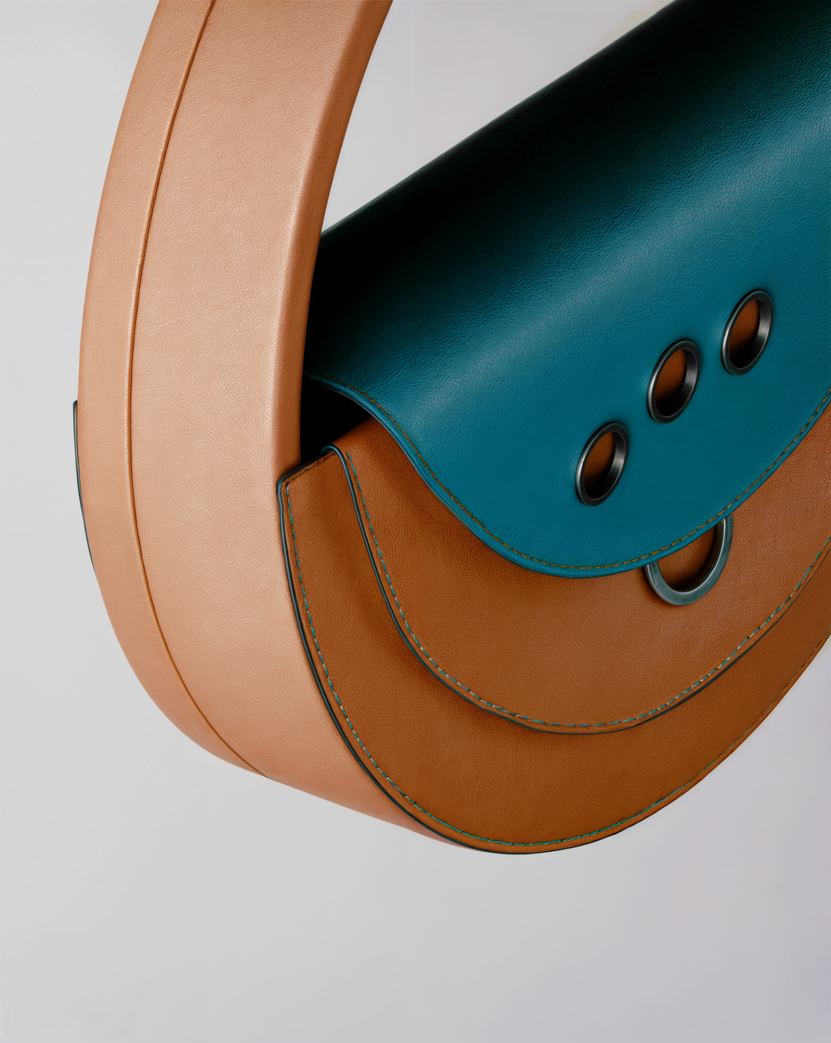 AMOROMA THE MOON BAG OPEN 15