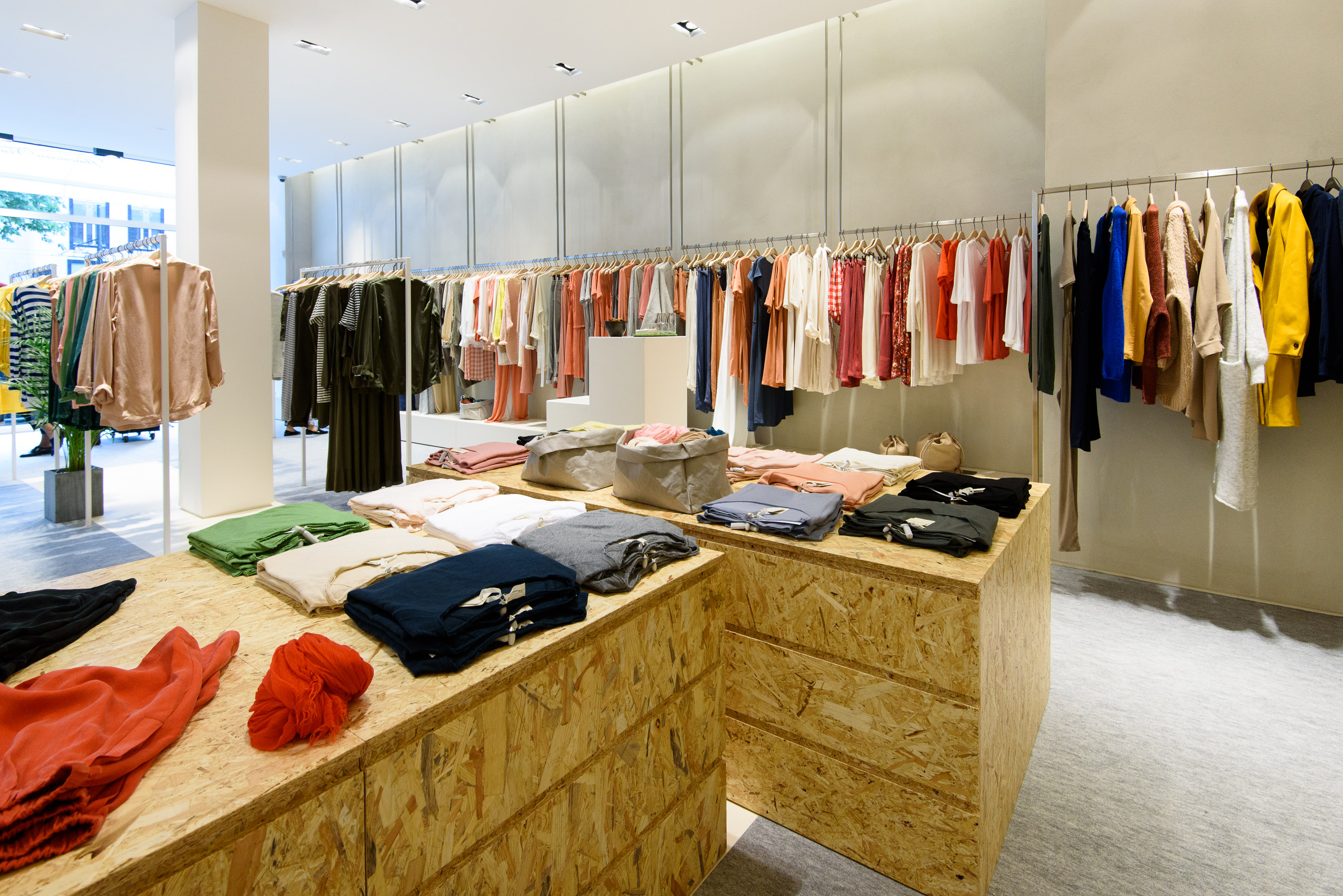 AMERICAN VINTAGE BRUSSELS LOUISE STORE 1