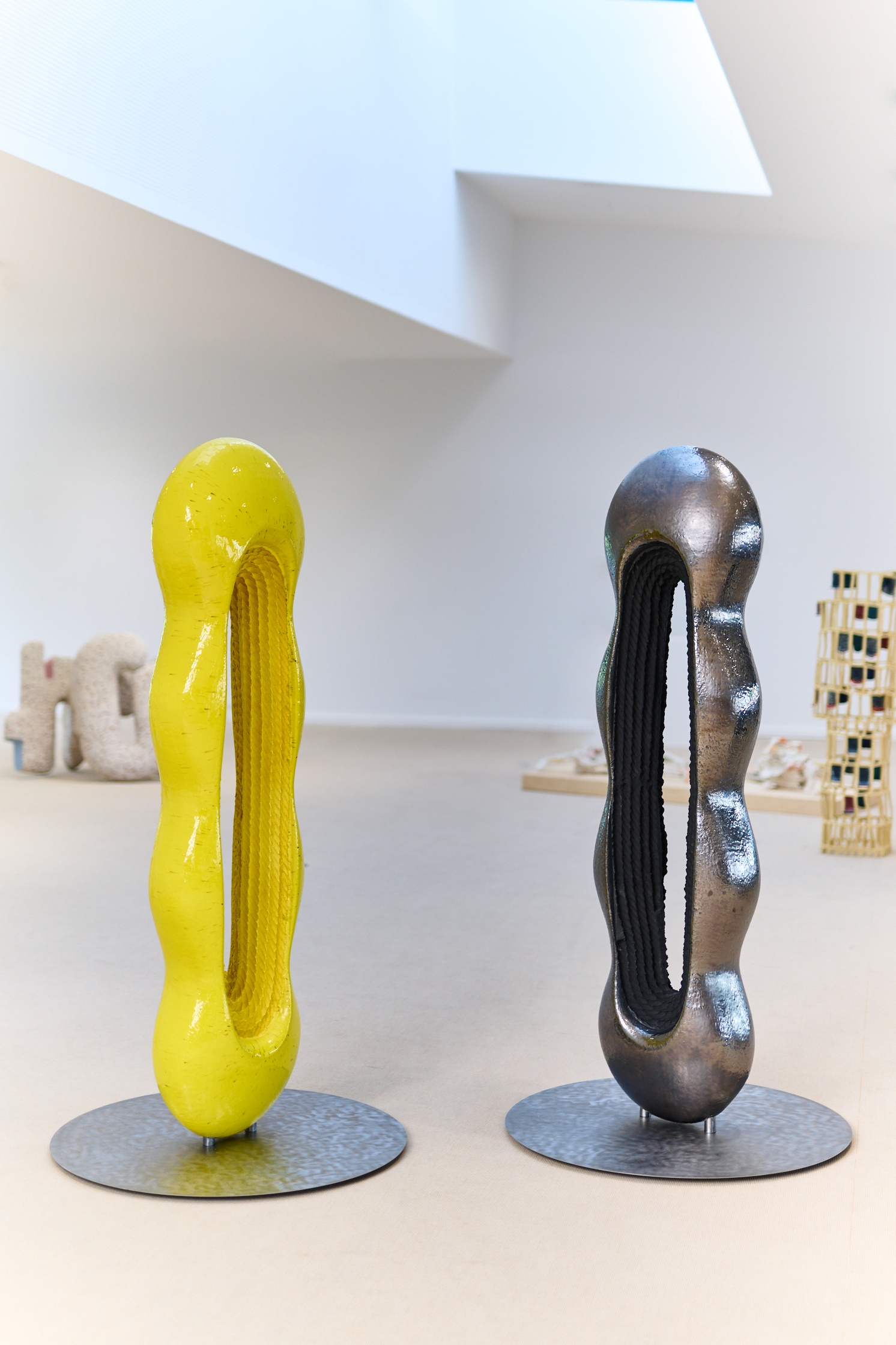 CERAMIC BRUSSELS 2026 ART PRIZE URIEL CASPI ANATOMICAL FRAGMENTS 50CM X 35CM X 190CM 2023 CREDITS HELGEARTICUS