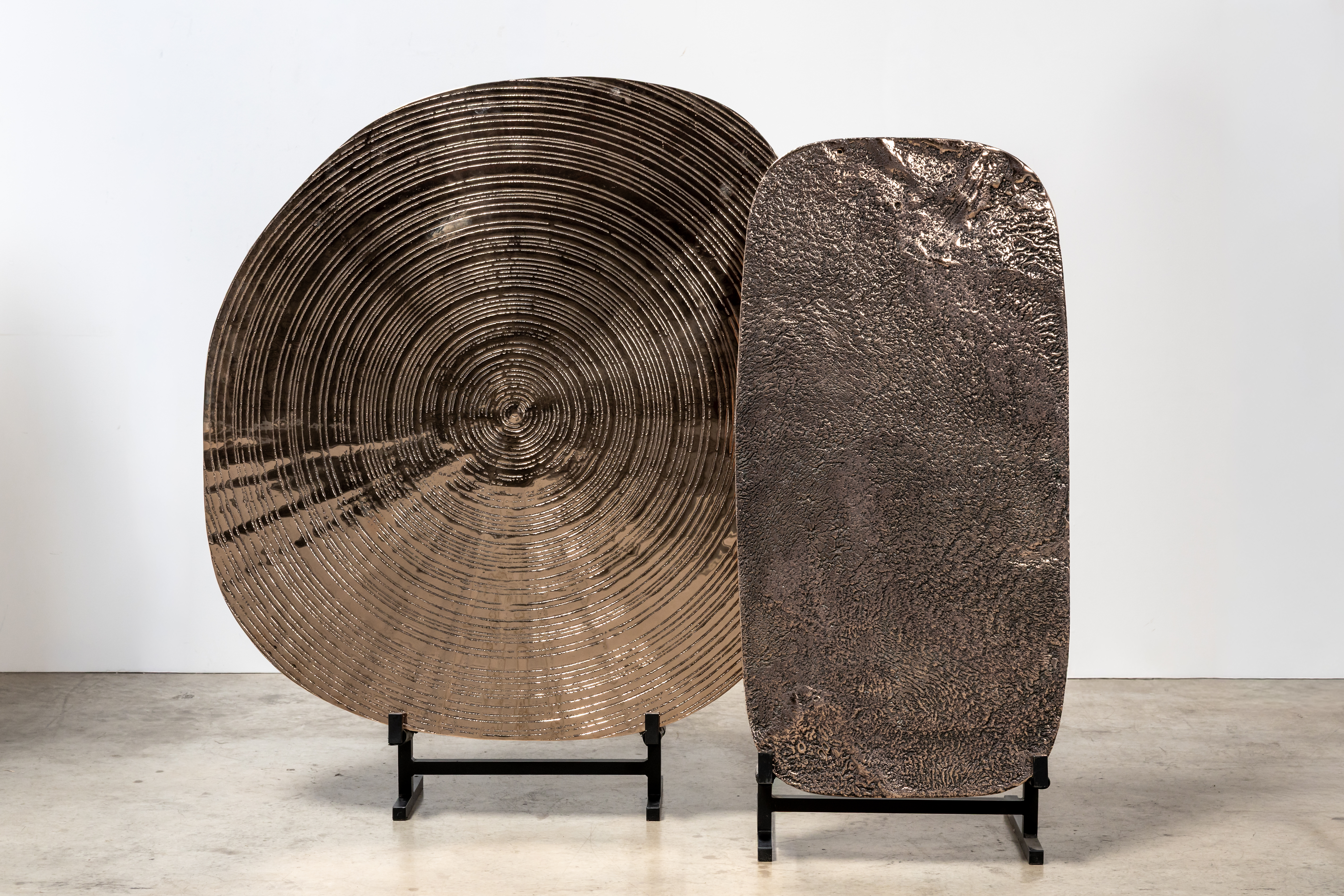 ADO CHALE TABLE FREEFORM 150CM X 140CM AND VOLCANIC TABLE 144CM X 73CM CREDIT GILLES VAN DEN ABEELE