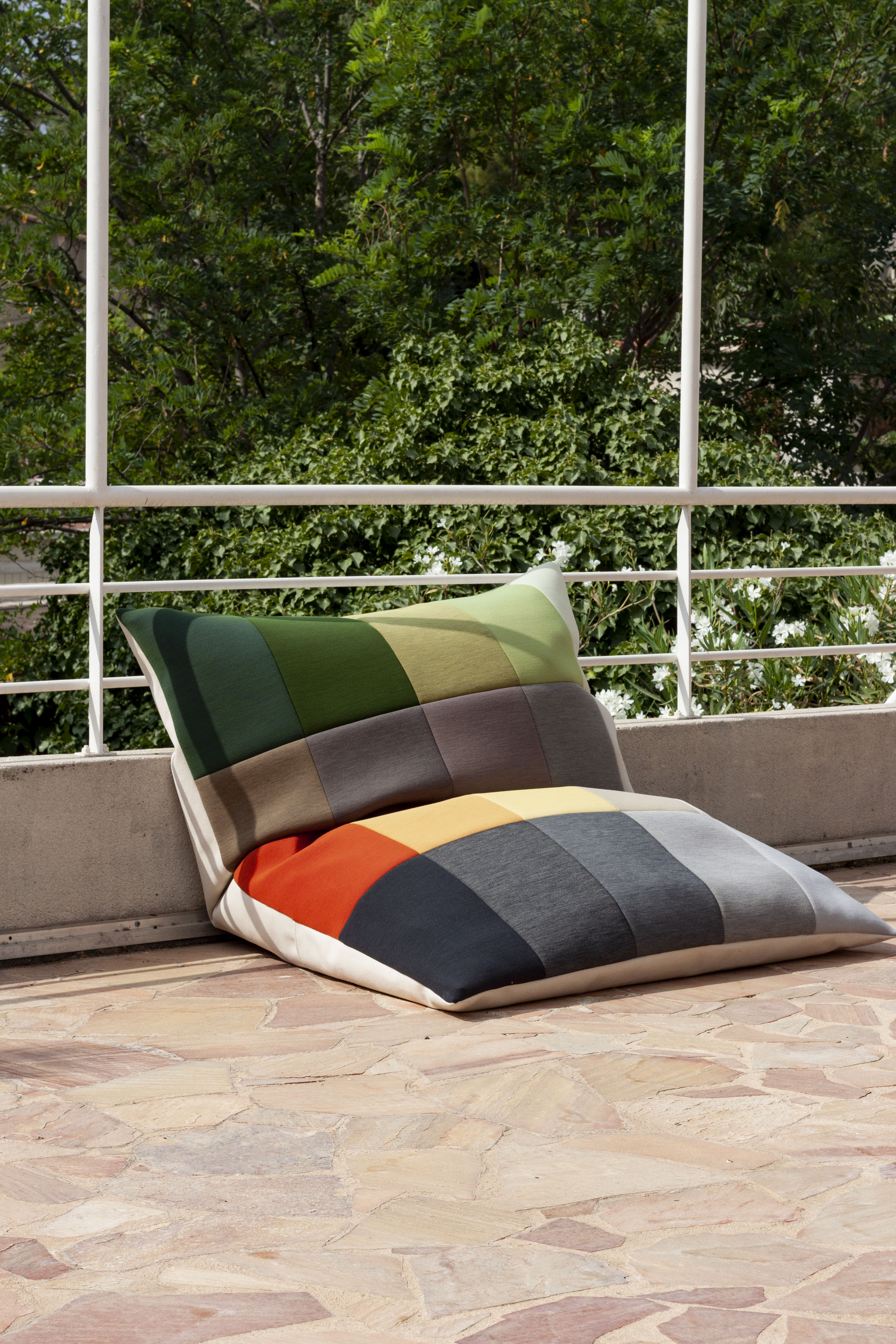 CID AL21 SYBILLE BERGER BIG CUSHION N1 ET VESTE N24 2024 PHOTO SYBILLE BERGER