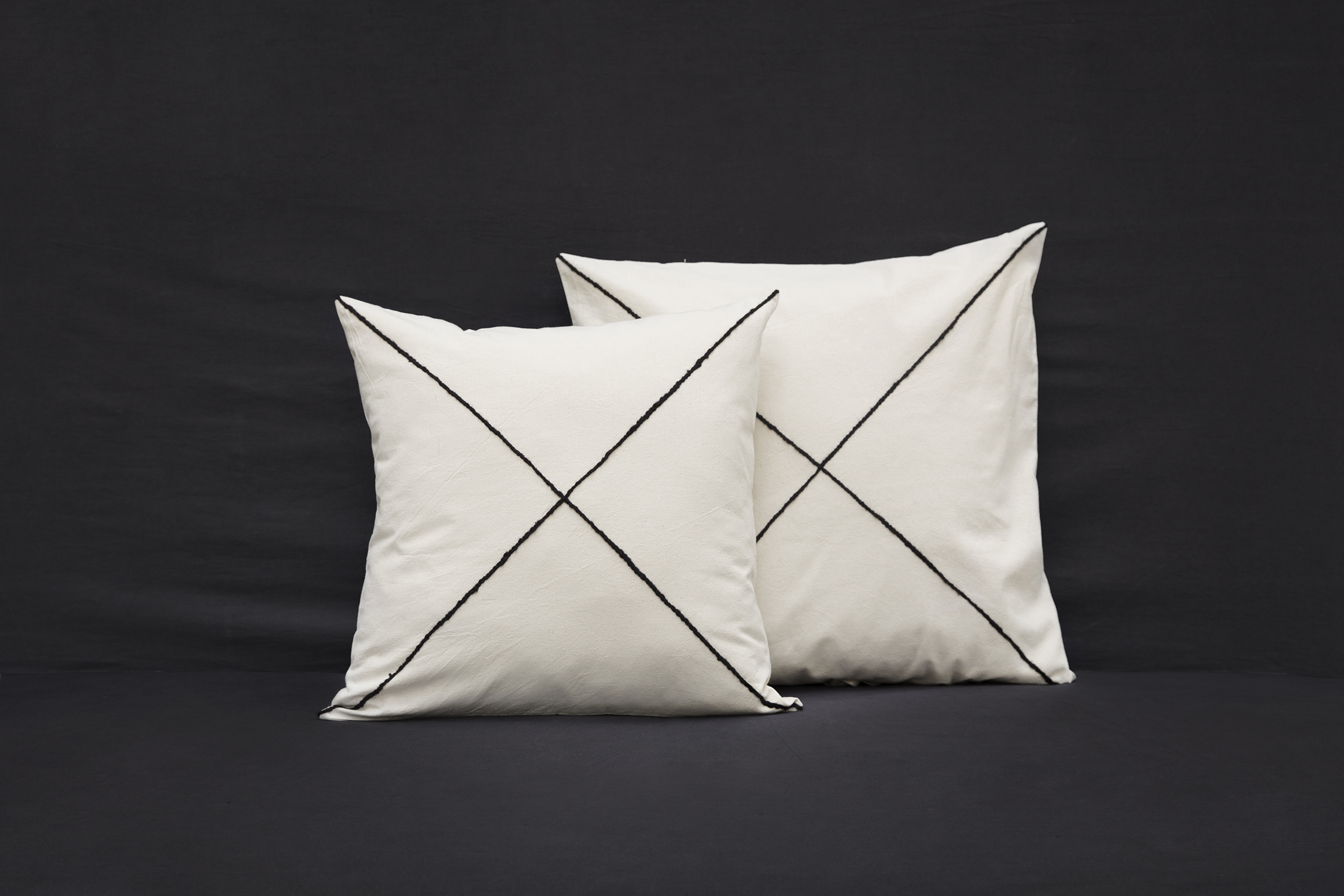 VALERIE BARKOWSKI CUSHION COVER ECRU KROSS WOOL NOIR CREDIT TANIA PANOVA