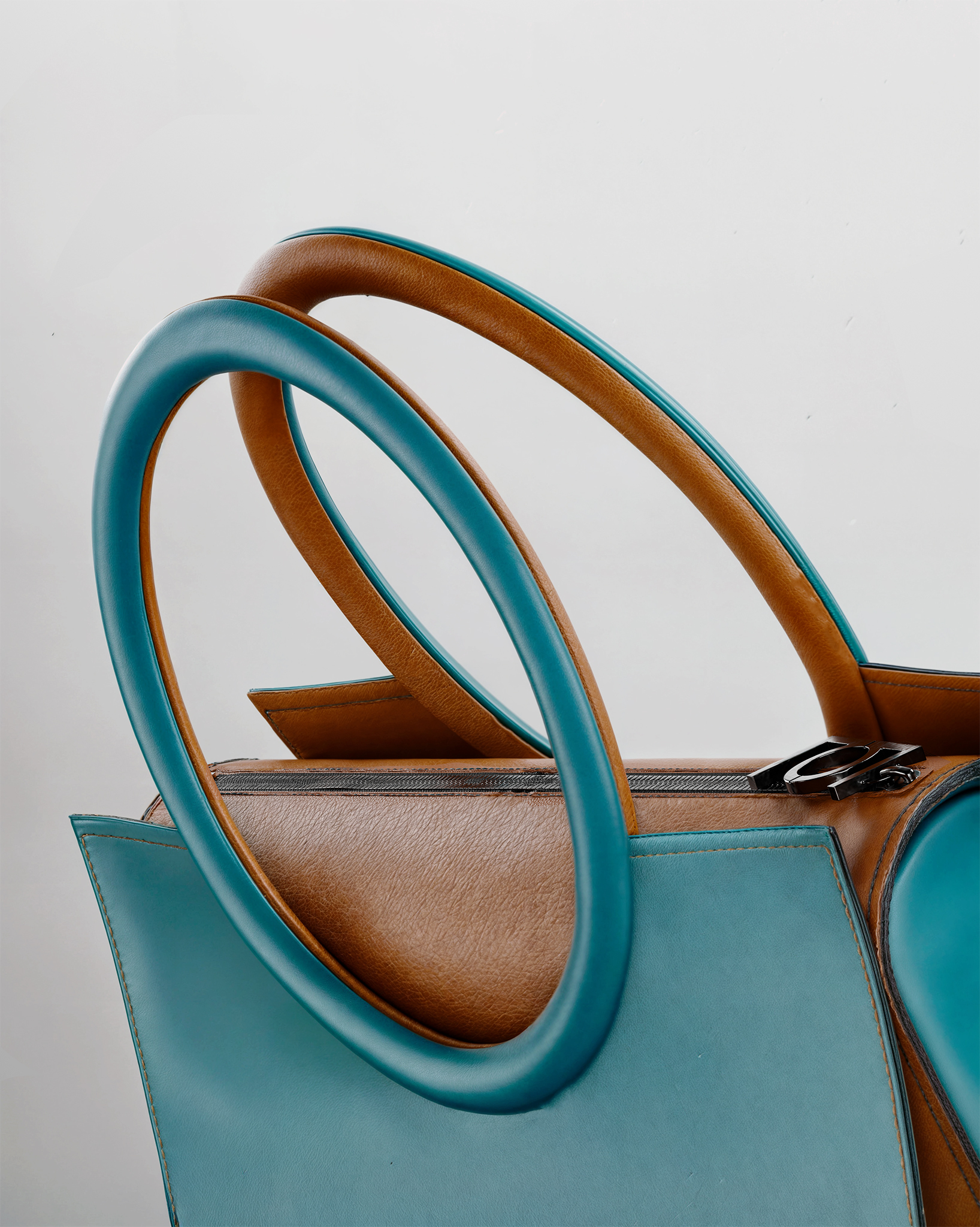 AMOROMA THE ONE BAG FORMAT A4 06