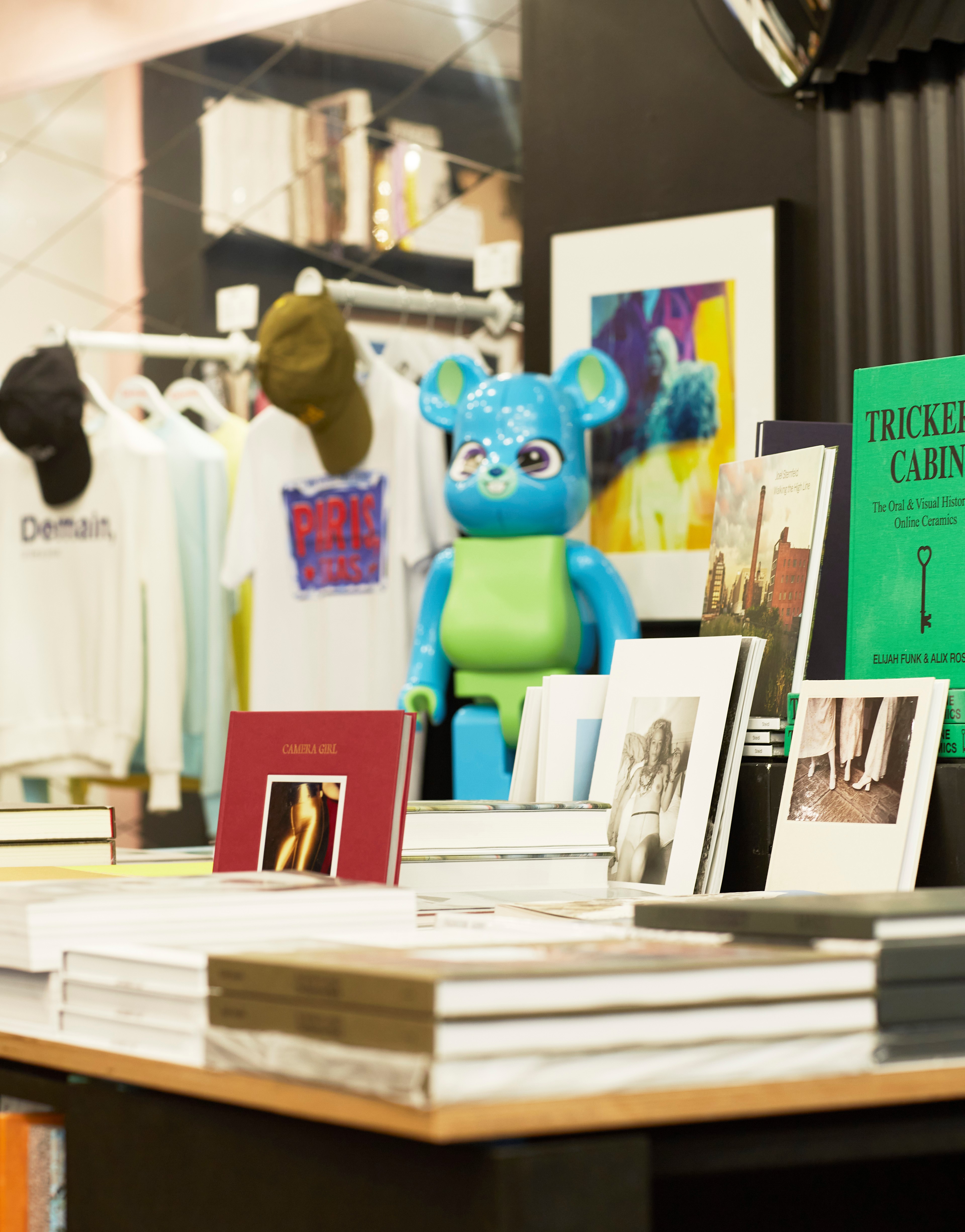 PARADIS SUPERSTORE VISUAL 1