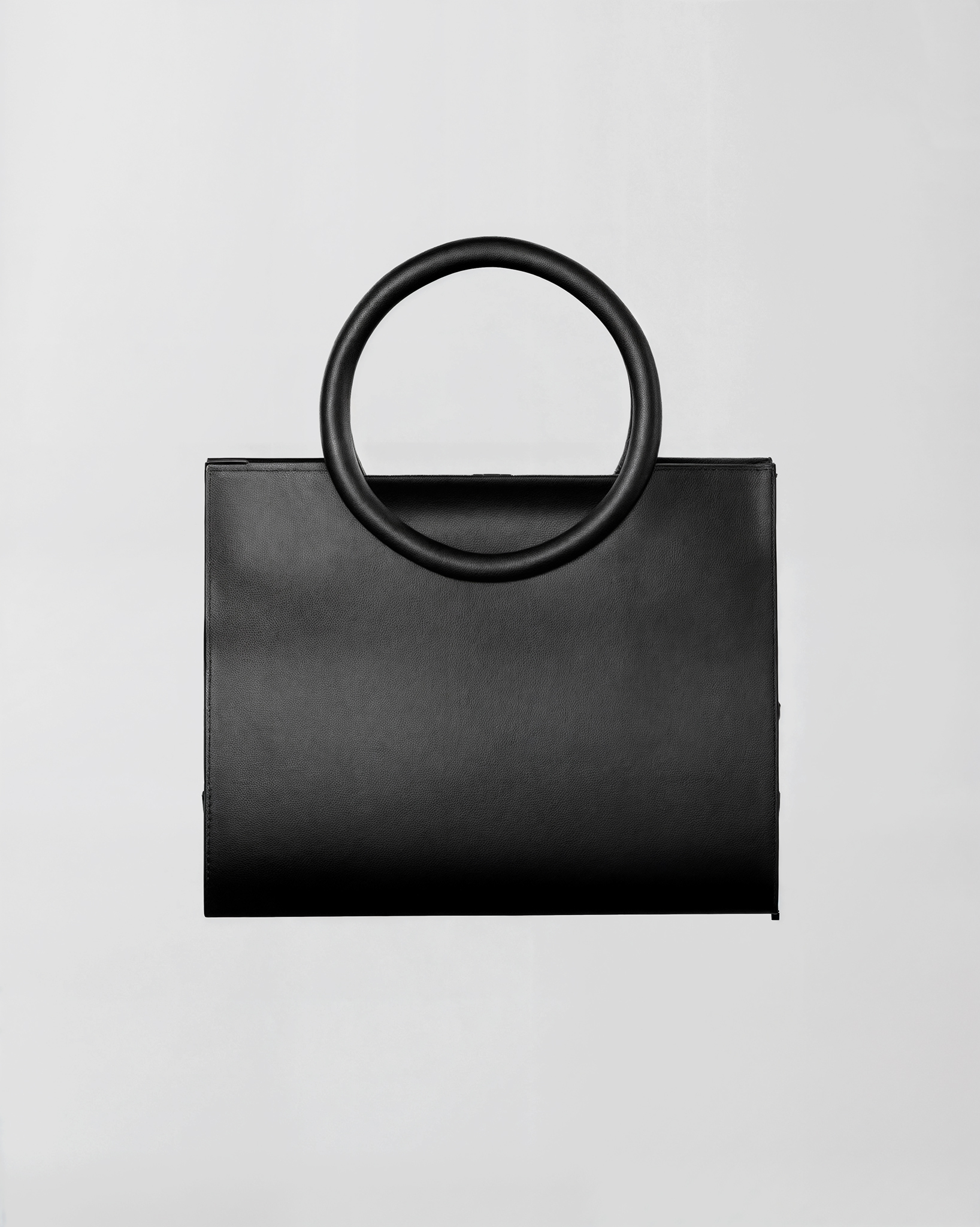 AMOROMA THE ONE BAG FORMAT A4 03