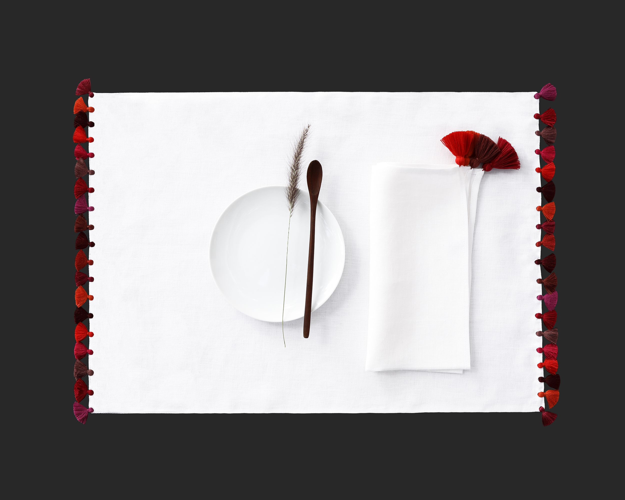 VALERIE BARKOWSKI TABLE LINEN BLANC POMPONS ILIAS CRUSH CREDIT MANON DE CLERCQ