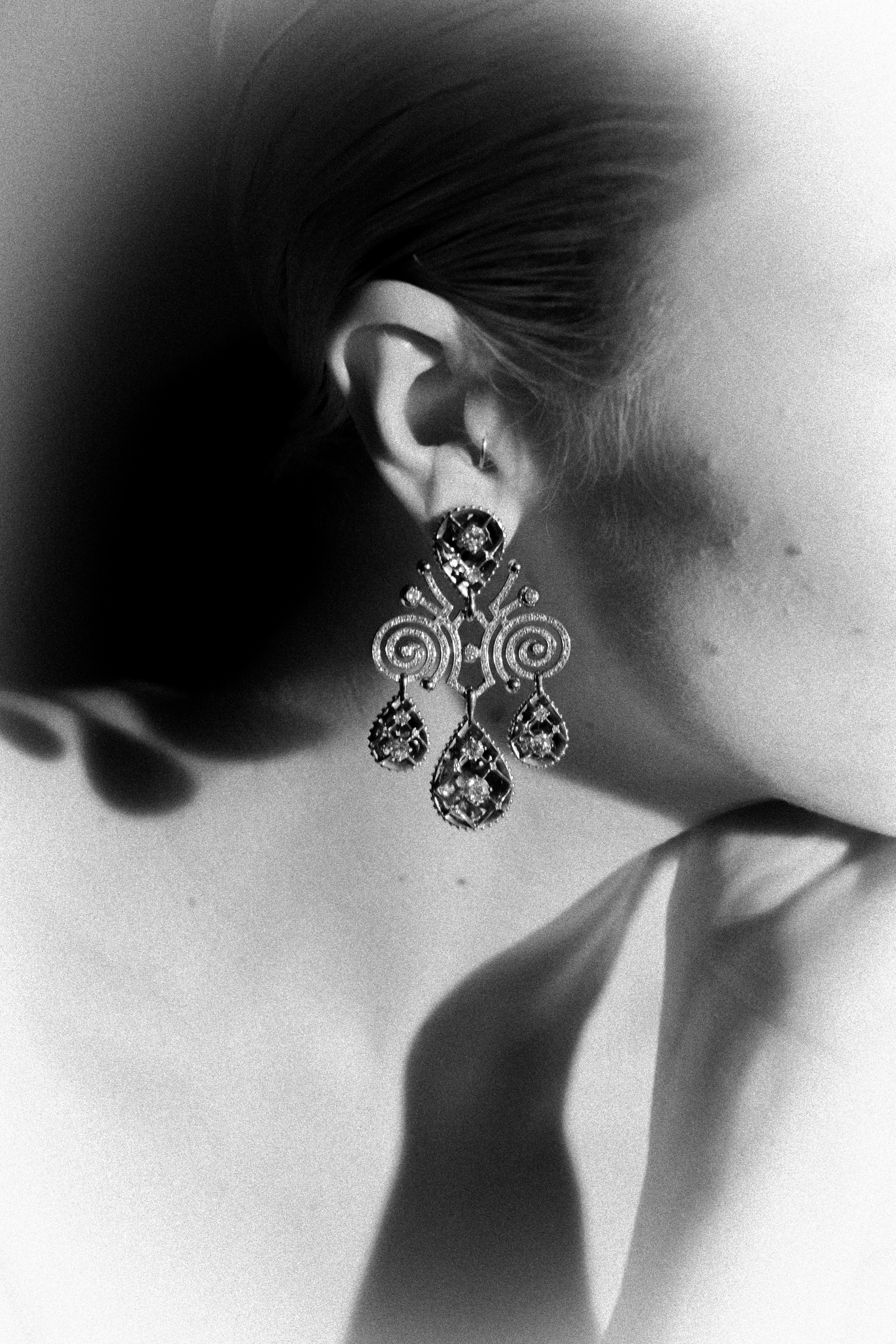 THE ROOMS ELIE TOP MERTEUIL EARRINGS CREDIT JULIEN CARREYN