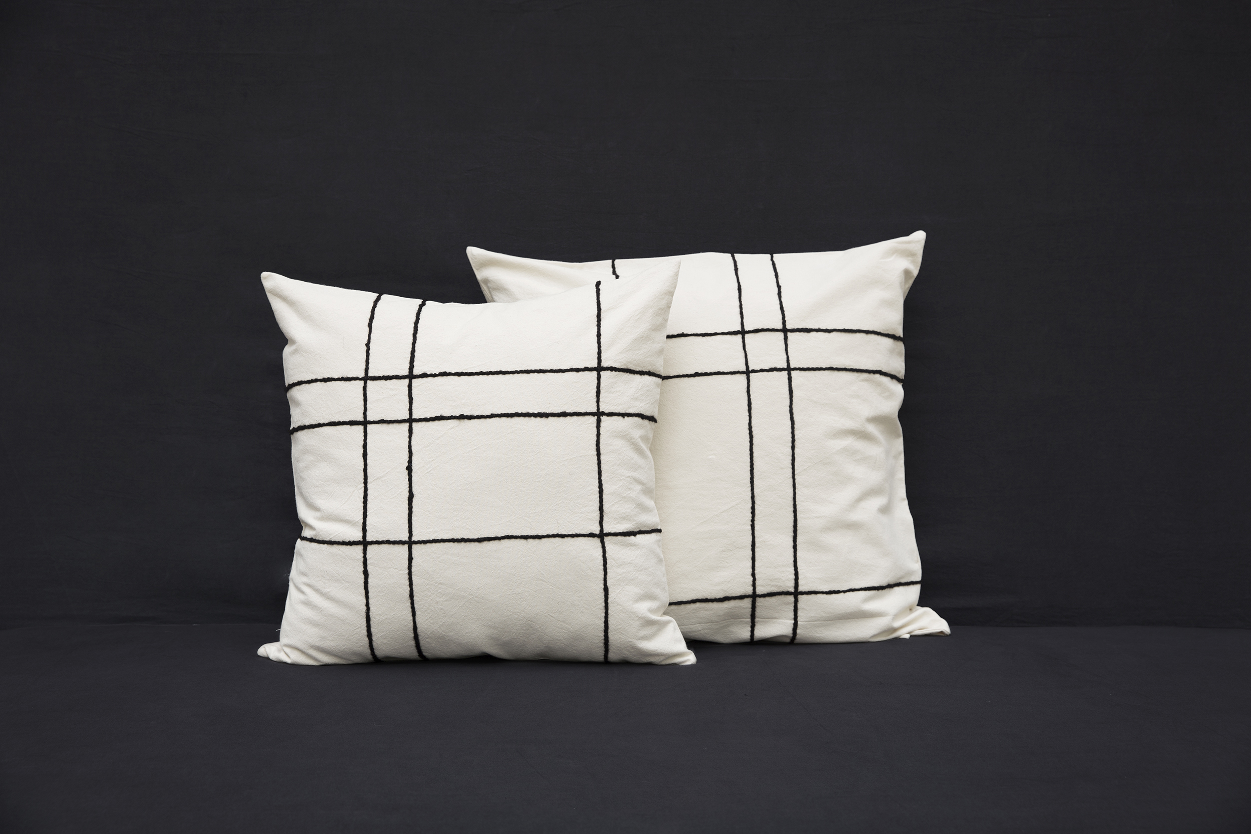 VALERIE BARKOWSKI CUSHION COVER ECRU KARO WOOL NOIR CREDIT TANIA PANOVA