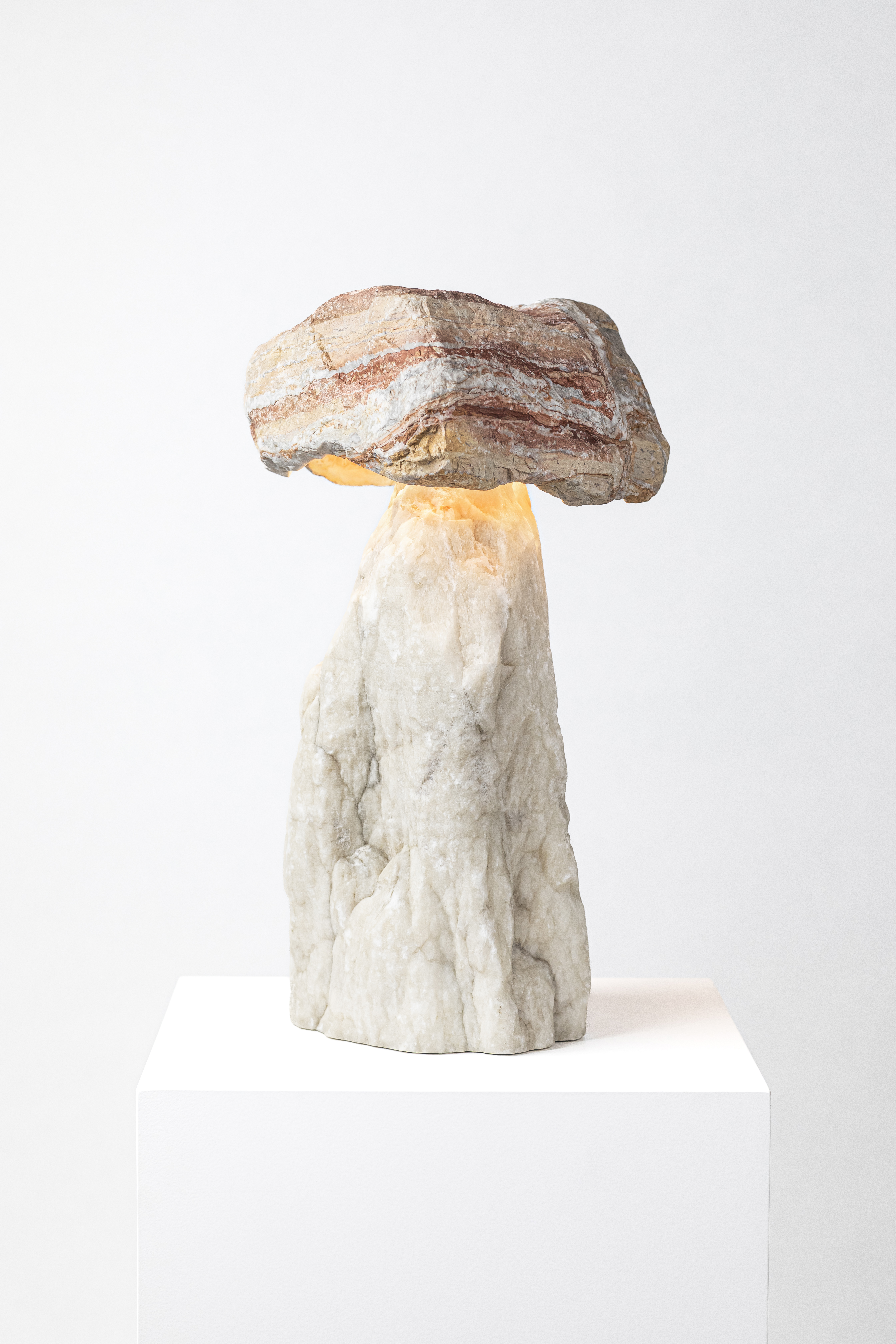 THE ROOMS SORRY WE ARE CLOSED MAARTEN DE CEULAER CAIRN LIGHT 25 CREDIT SISKA VANDECASTEELE