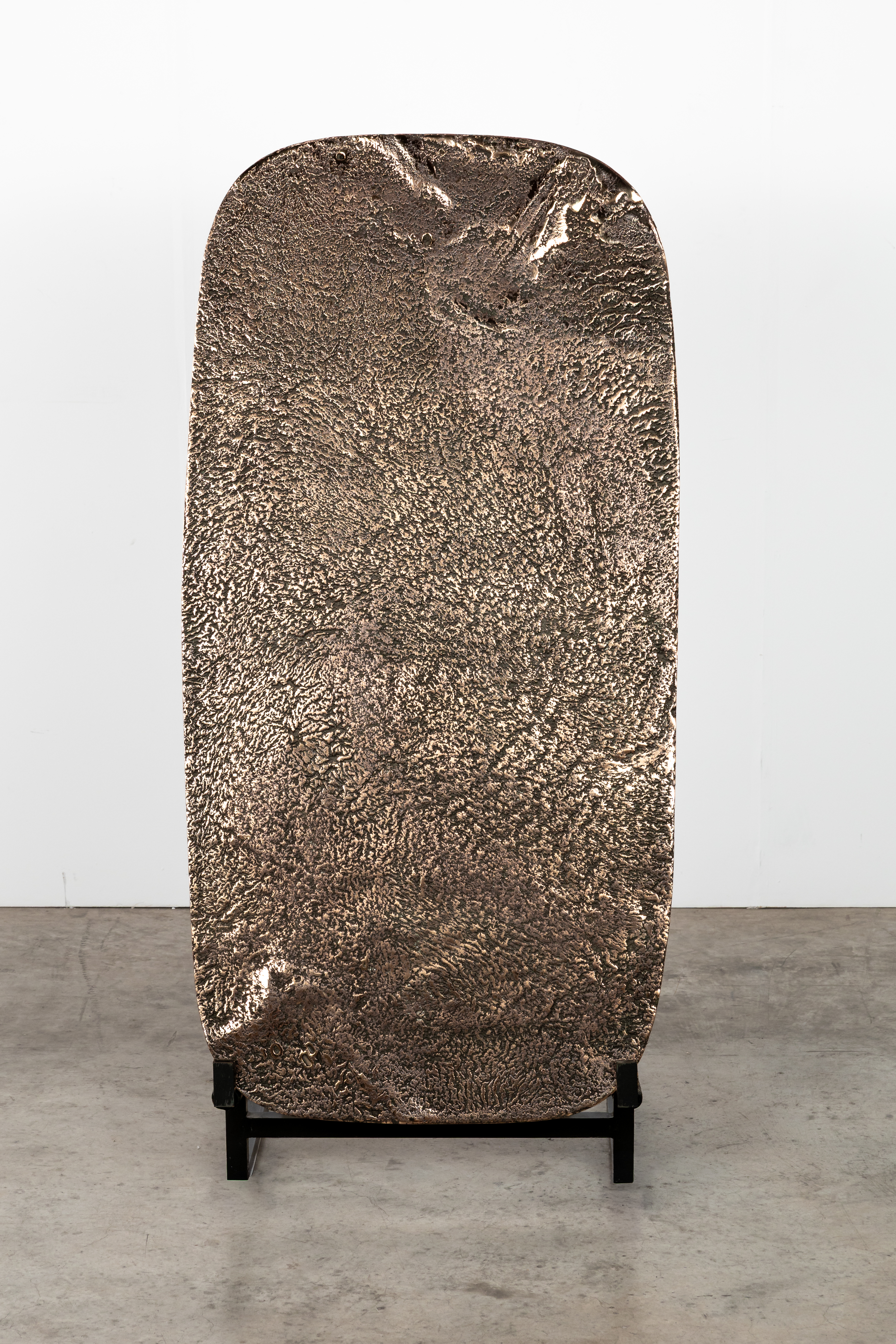 ADO CHALE TABLE VOLCANIC 144CM X 73CM CREDIT GILLES VAN DEN ABEELE