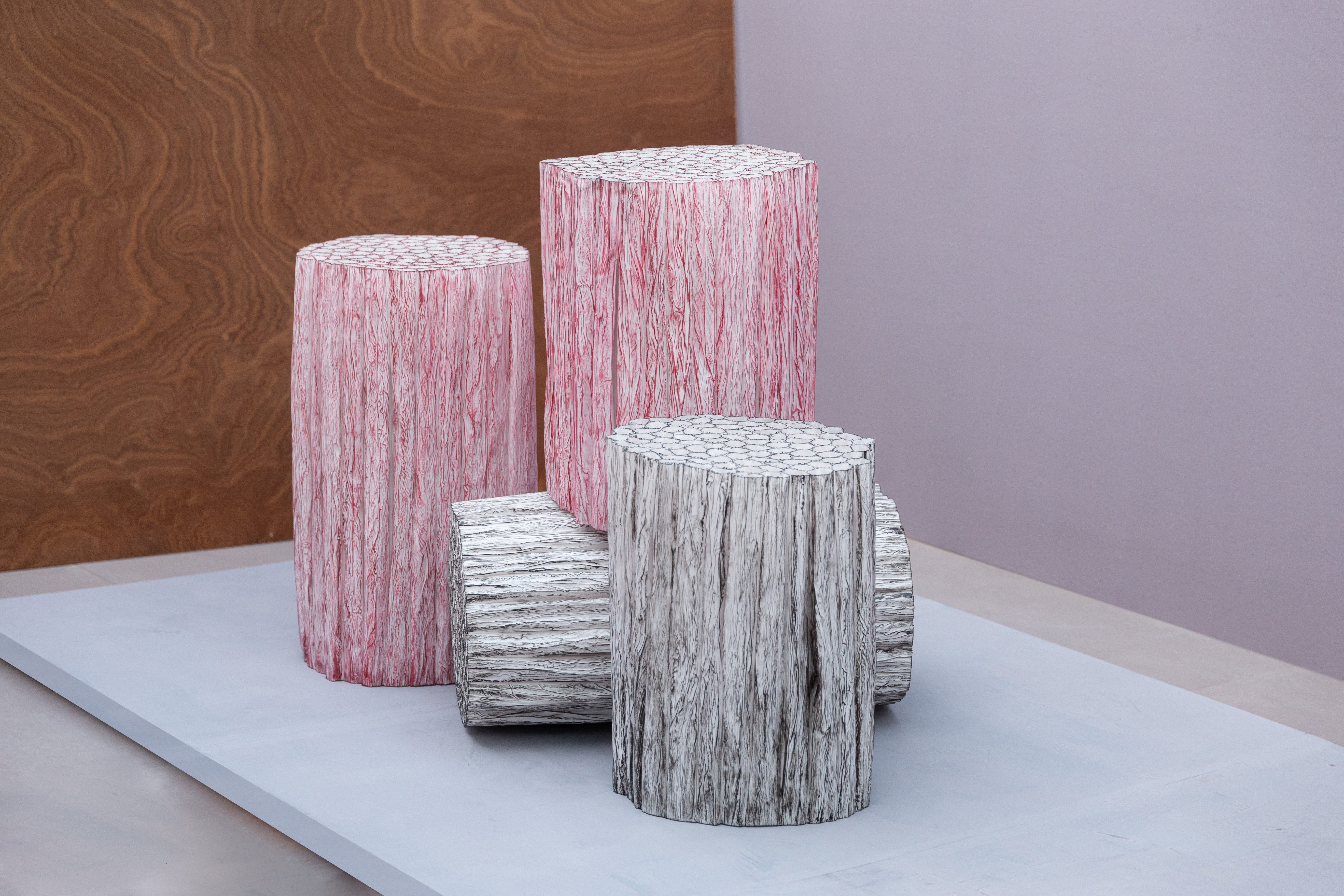 ASIA NOW 2026 PLEATS BY SPAZIO NOBILE PAO HUI KAO PAPER PLEATS STOOLS 2023 PAPER RICE GLUE URUSHI LACQUER BLACK AND RED PIGMENT UNIQUE PIECES SIGNED BY THE ARTIST PHOTO BY STUDIO MASS COURTESY OF THE ART