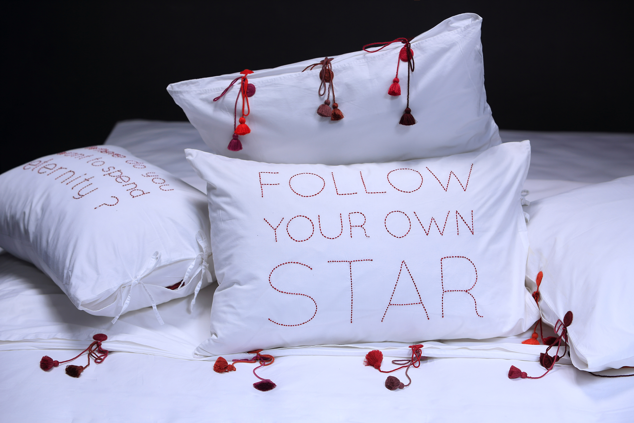 VALERIE BARKOWSKI BED LINEN BLANC ORPHEUS CARMIN CREDIT TANIA PANOVA 5