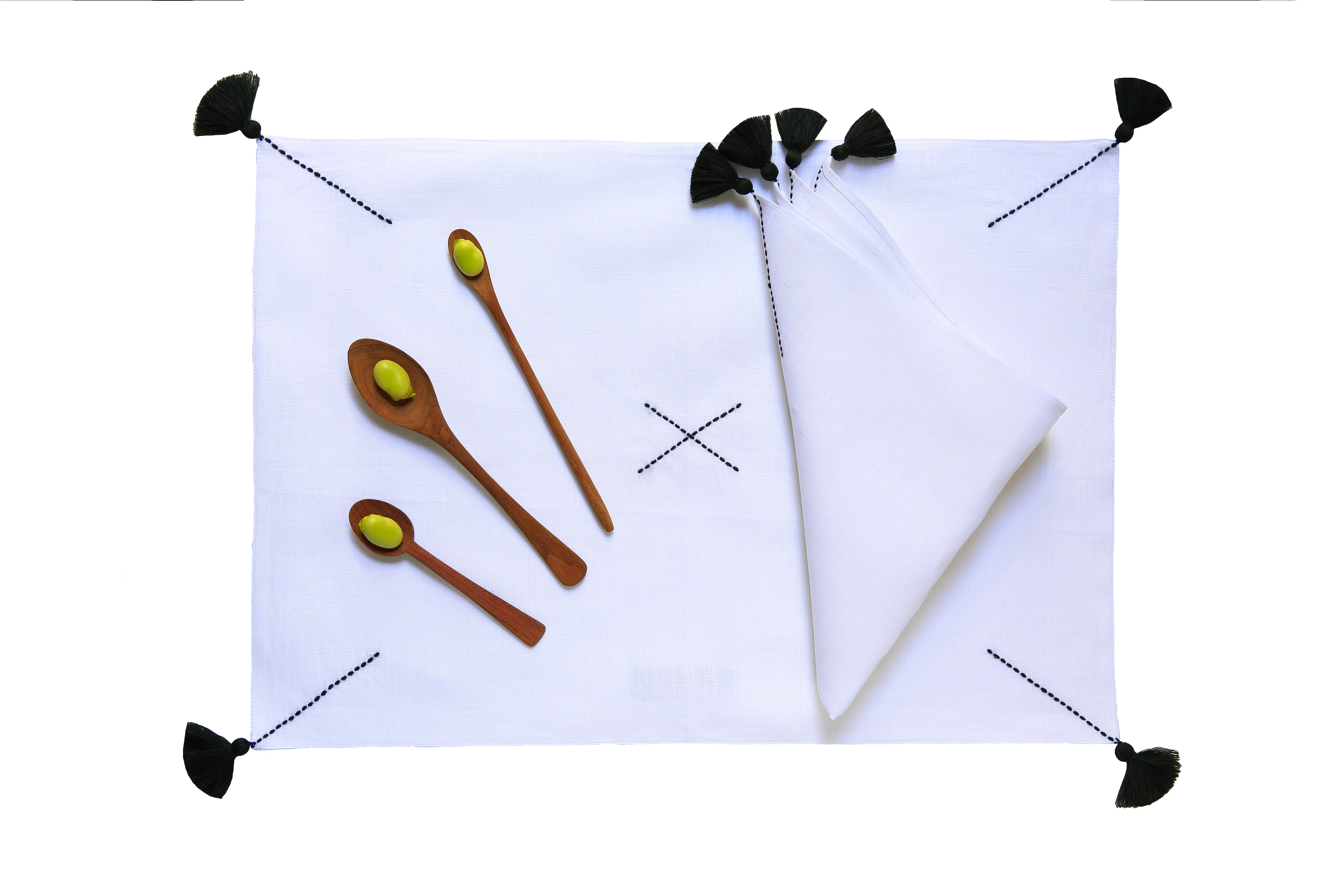 VALERIE BARKOWSKI BROKEN KROSS LINGE TABLE BLANC NOIR SET SERVIETTE CREDIT TANIA PANOVA 18A46EUR