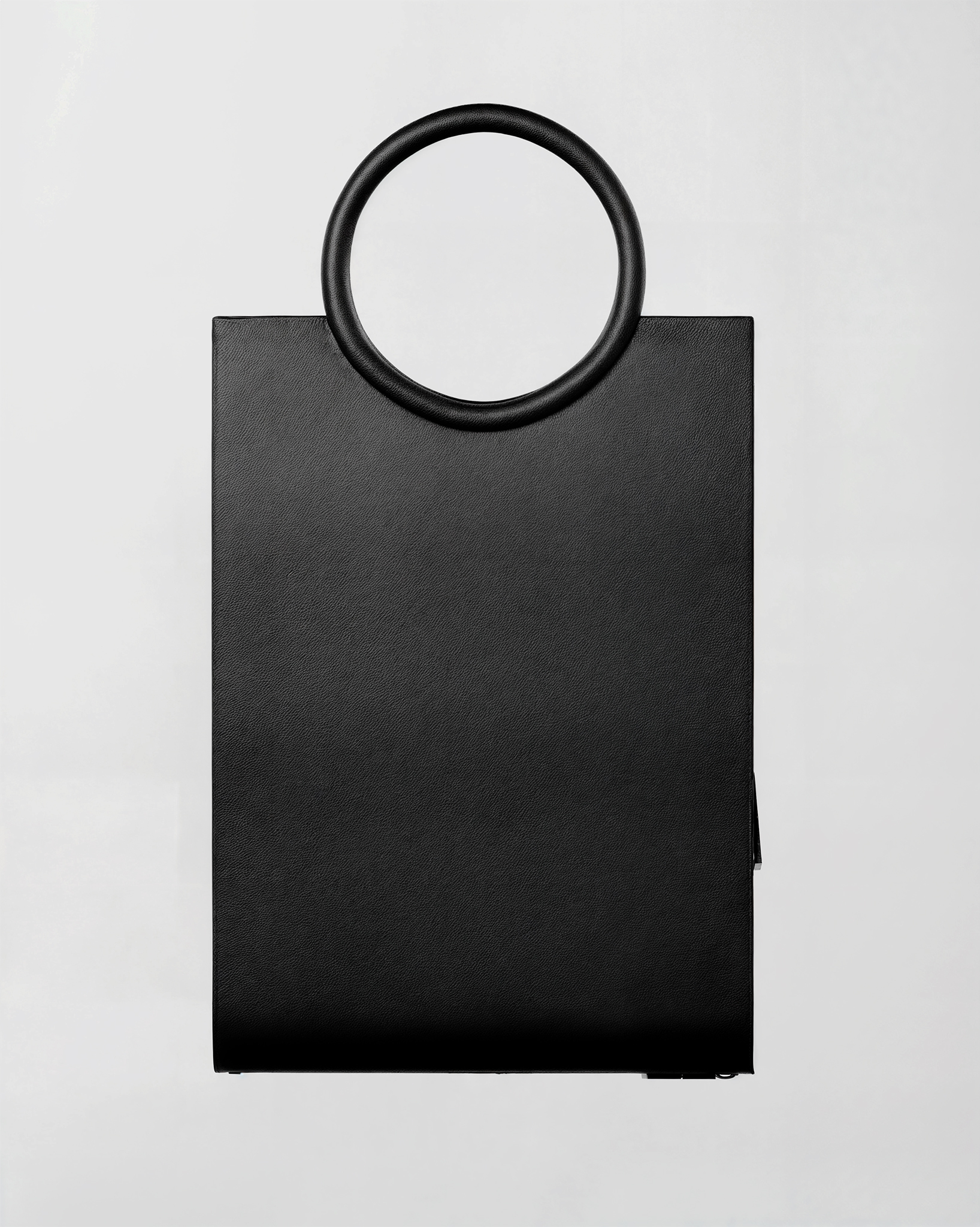 AMOROMA THE ONE BAG FORMAT A3 03