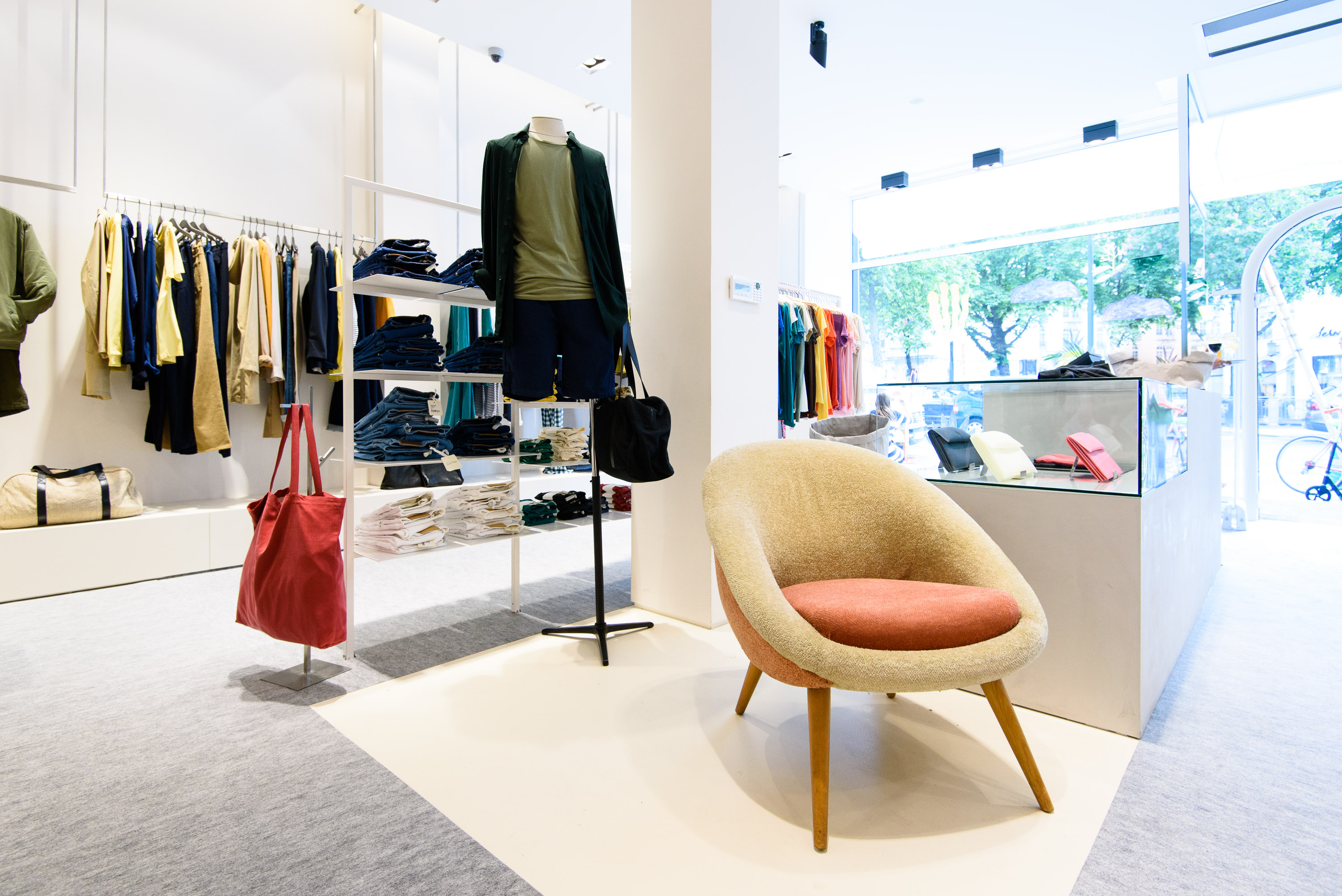 AMERICAN VINTAGE BRUSSELS LOUISE STORE 6