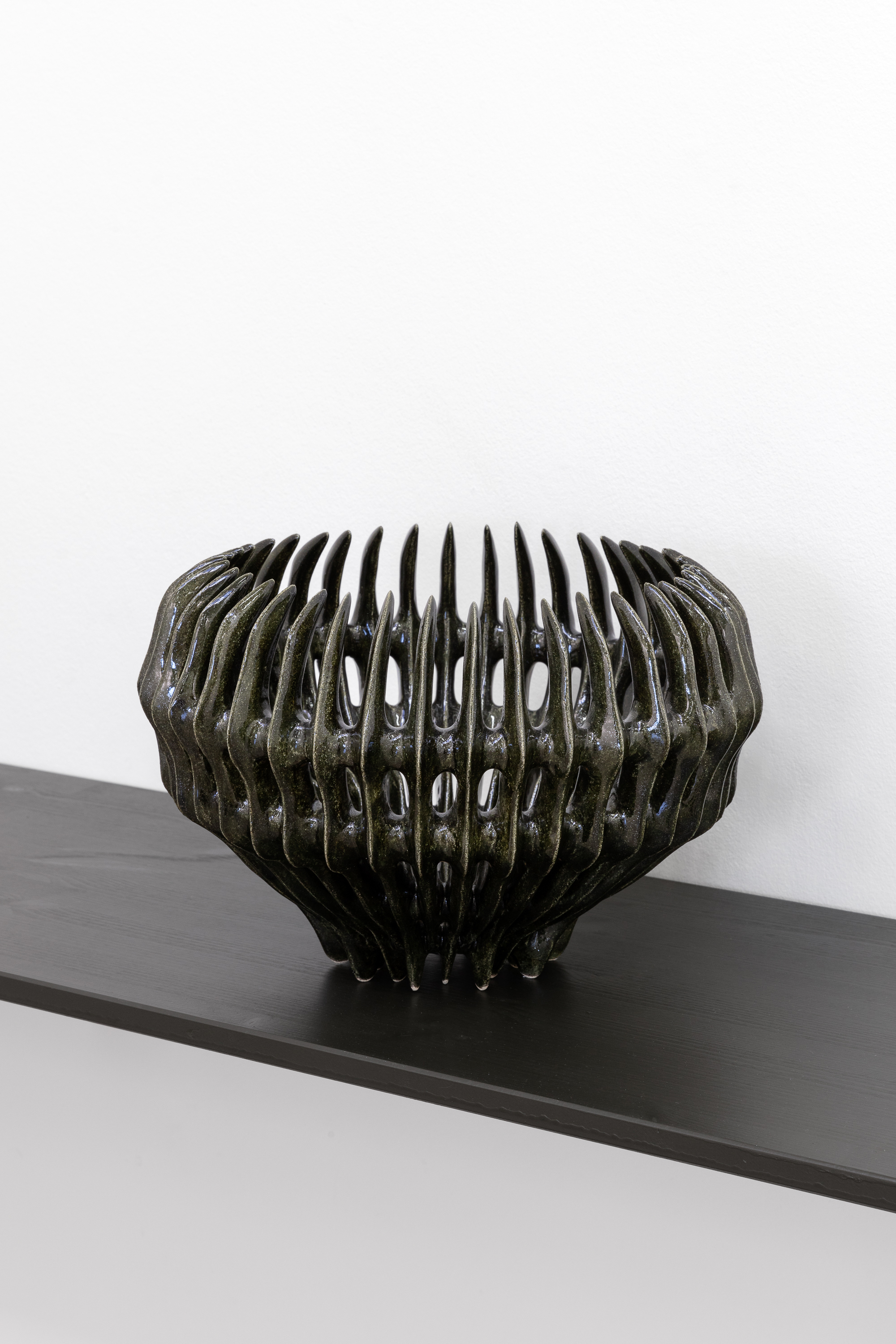 CB26 SKOG ART SPACE GALERIE LINDA MORELL SKIN OF THE VAMP GLAZED STONEWARE AMMONITE 24CM X 38CM CREDIT TOR S ULSTEIN KUNSTDOK 2024