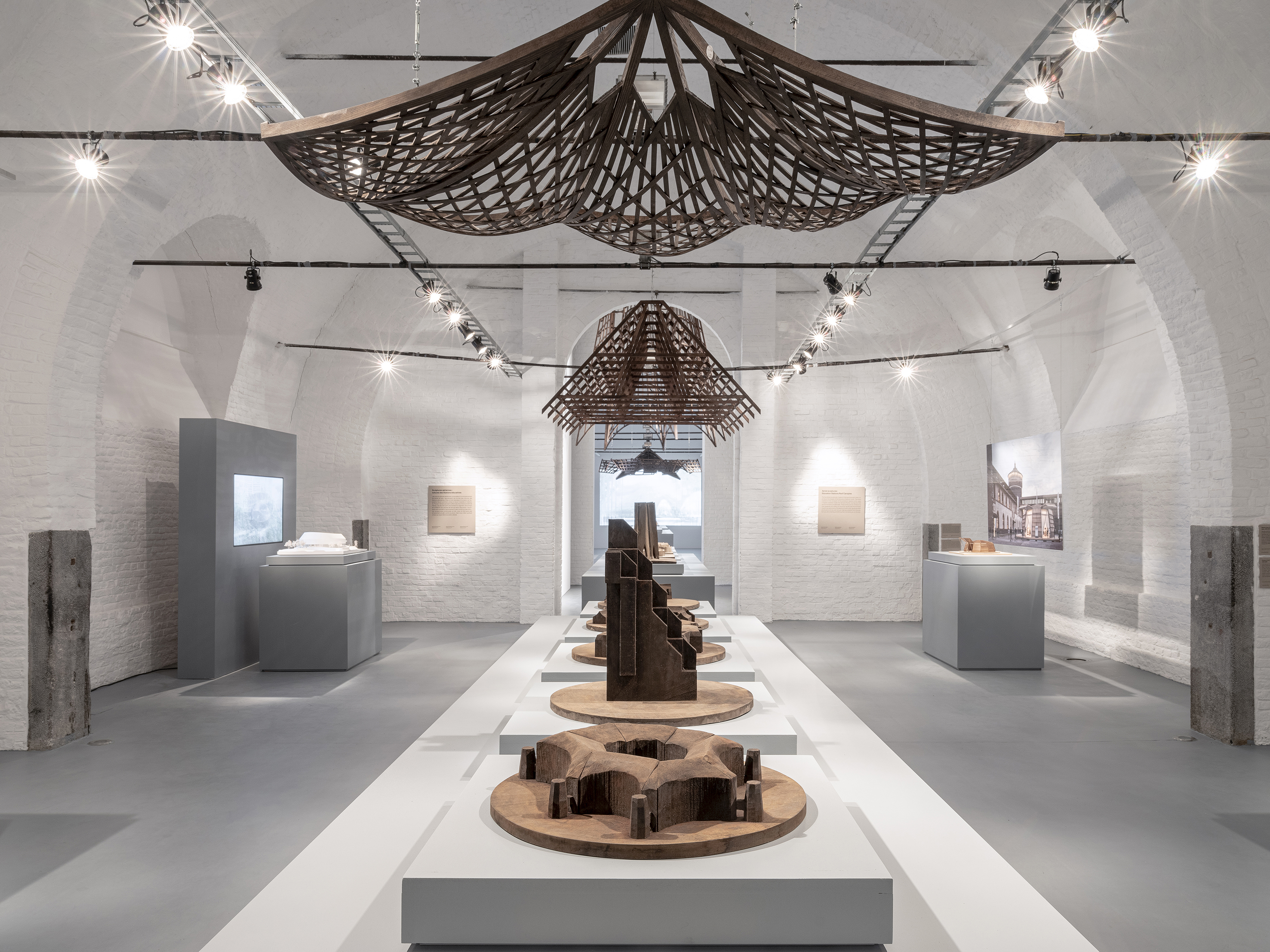 CID DE LUCCHI 84 CRED CAROLINE DETHIER