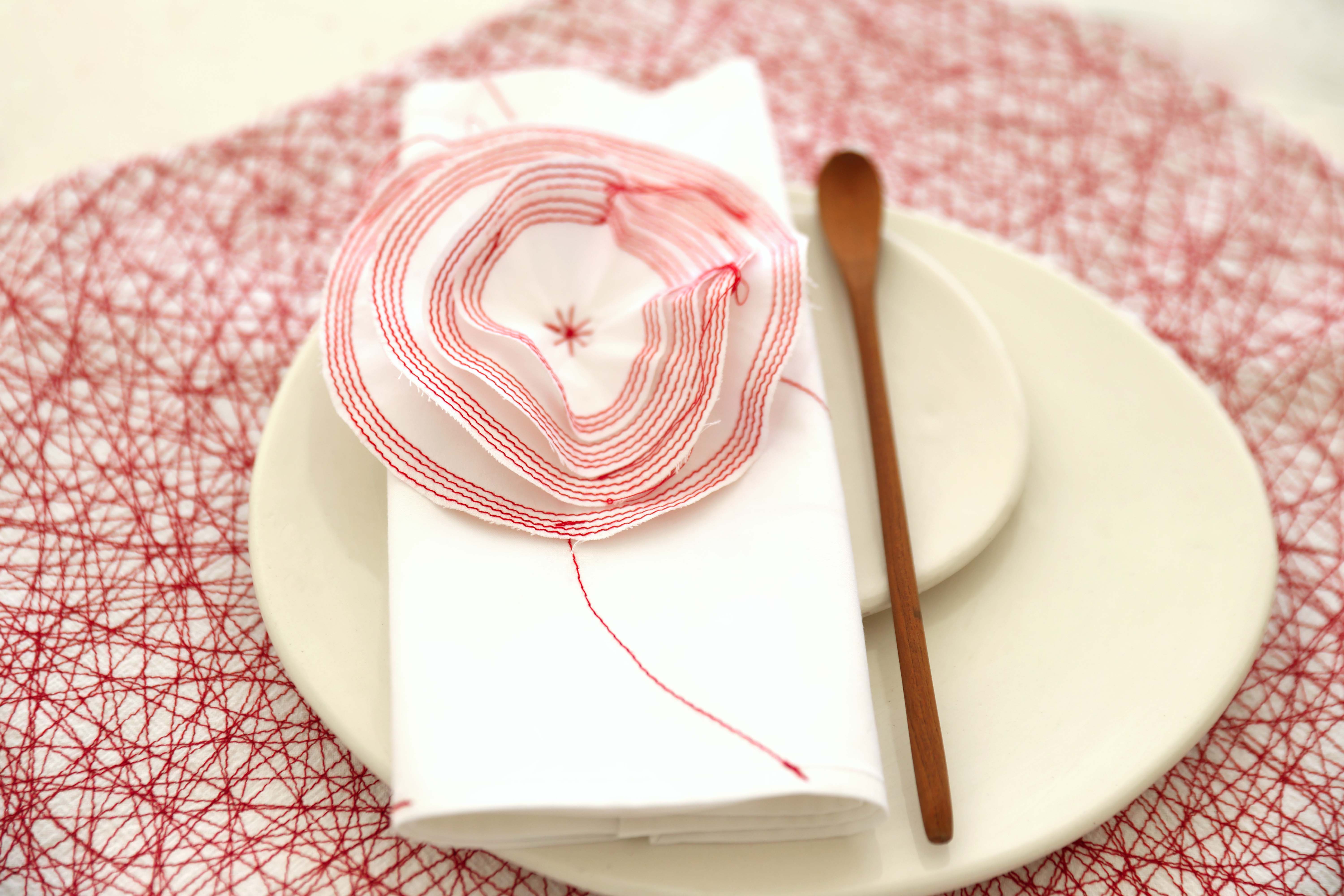 VALERIE BARKOWSKI TABLE LINEN FLEUR RED FINISHING CREDIT TANIA PANOVA
