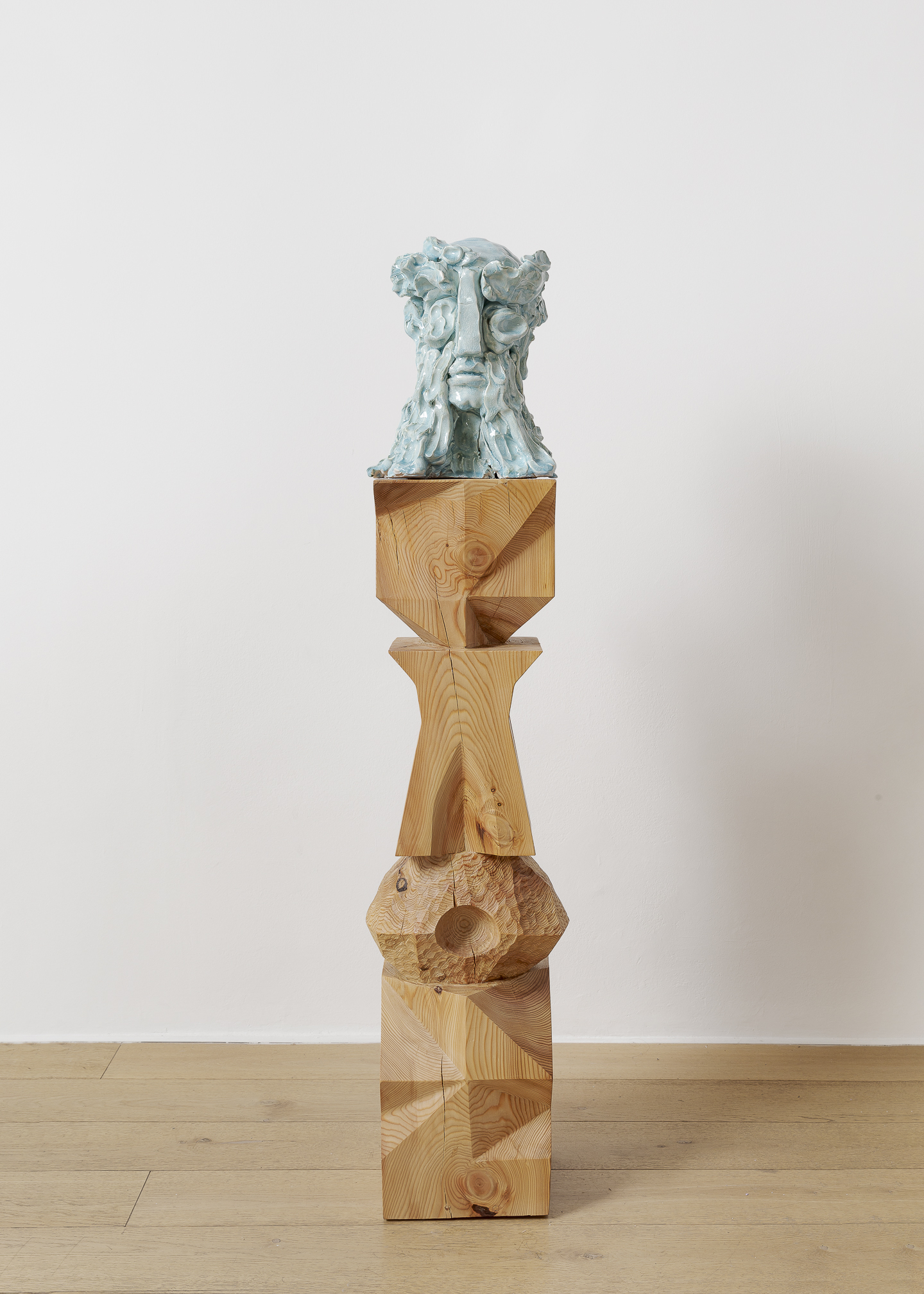 CB26 SECCI GALERIE KEVIN FRANCIS GRAY PORCELAIN SCULPTURE 35CM X 27CM X 257MM