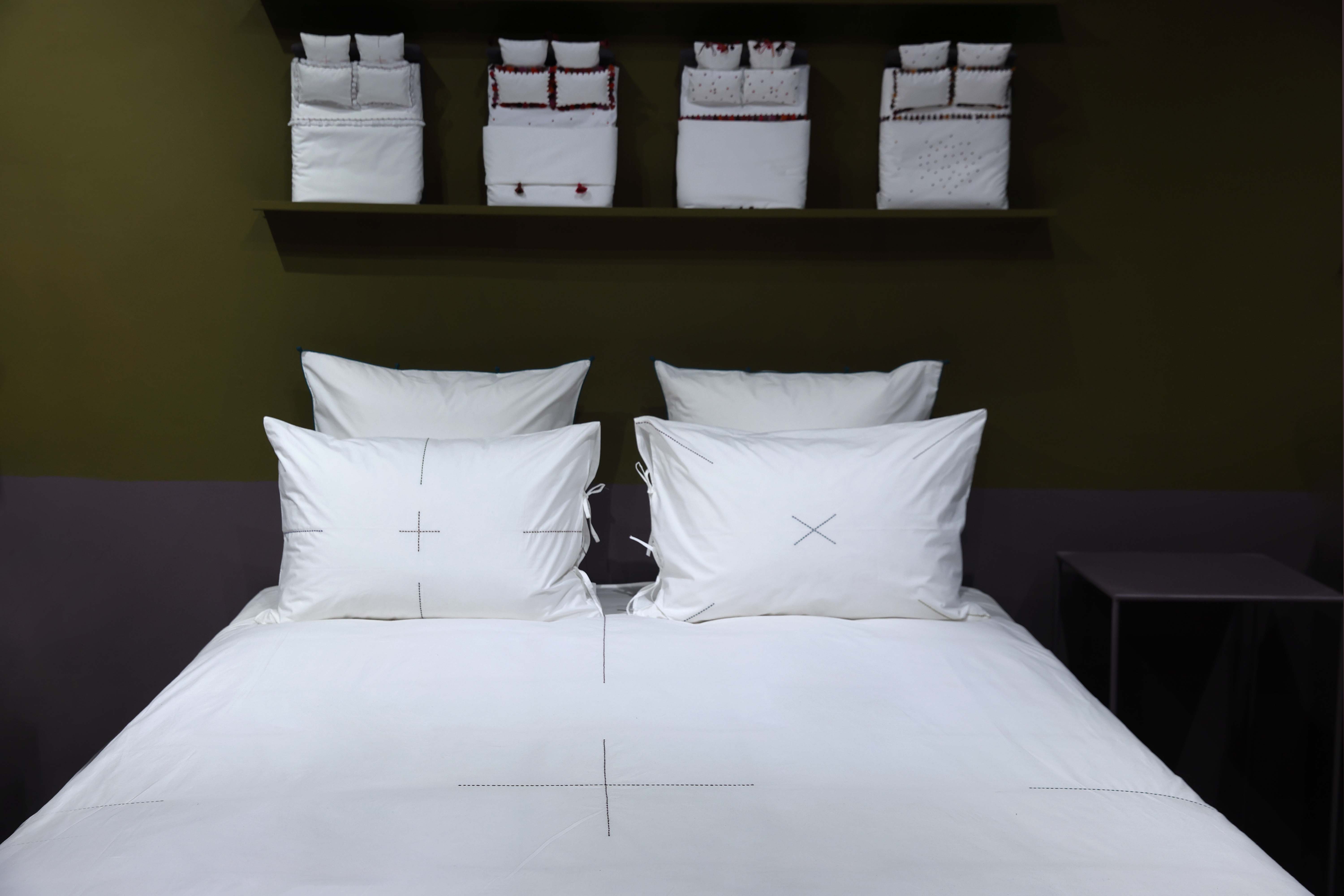 VALERIE BARKOWSKI BED LINEN BROKEN PLUS CREDIT TANIA PANOVA