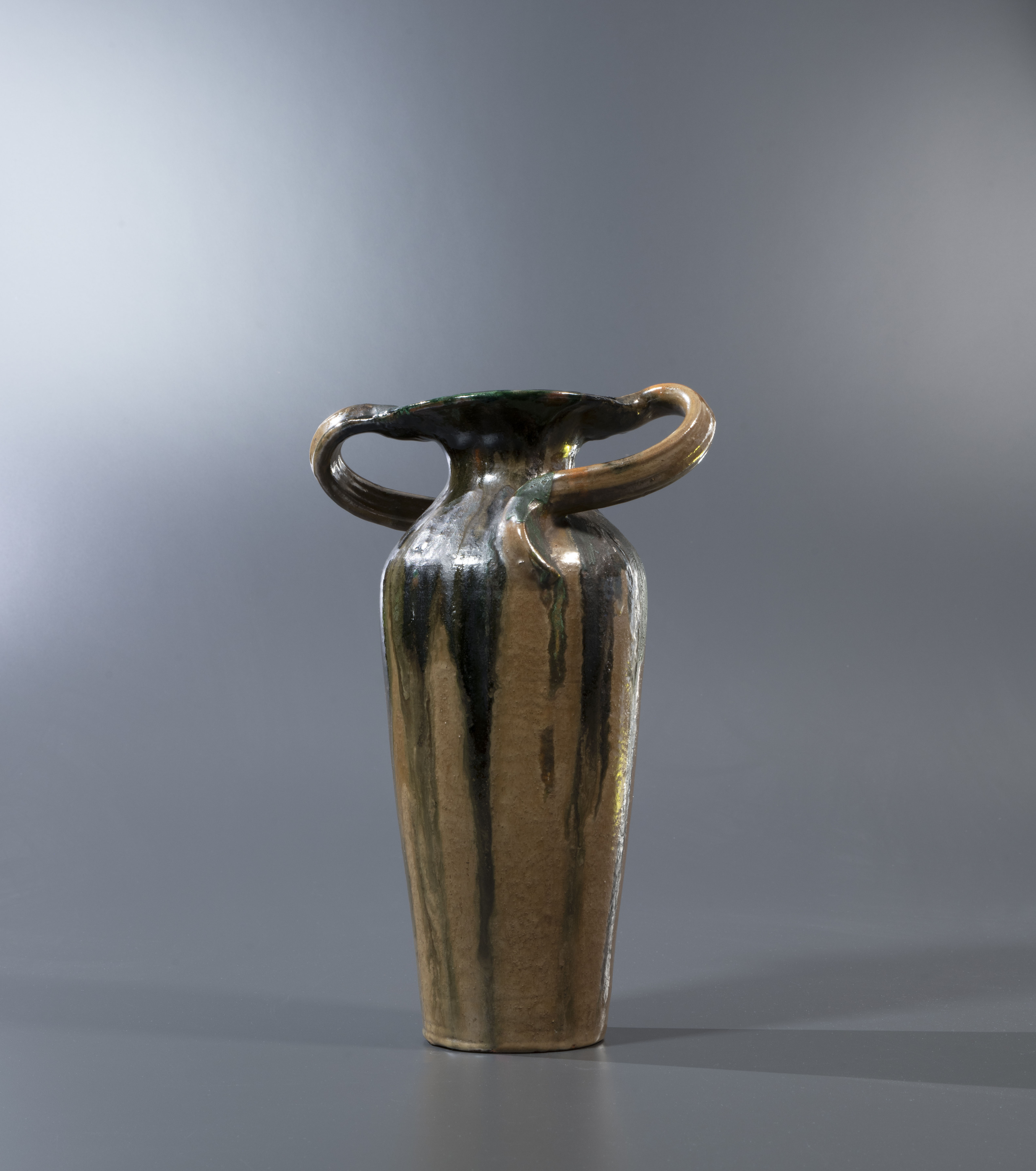 CB26 LANCZ GALLERY CRACO ARTHUR GRAND VASE WITH TWO HANDLES