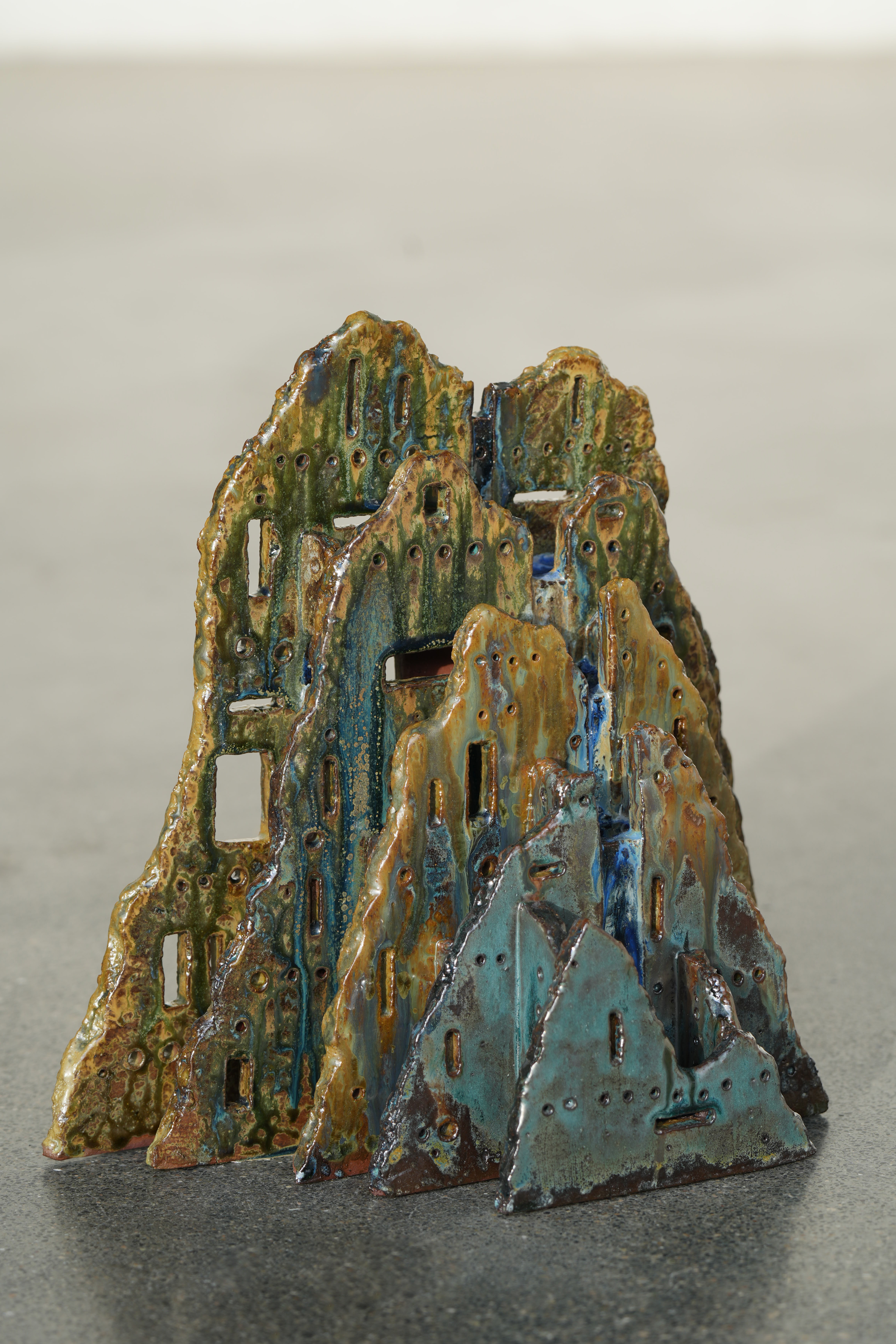 CERAMIC BRUSSELS 2026 ART PRIZE WALTER YU WATERFALL OF BAIYUNYAN 35CM X 35CM X 16CM 2025